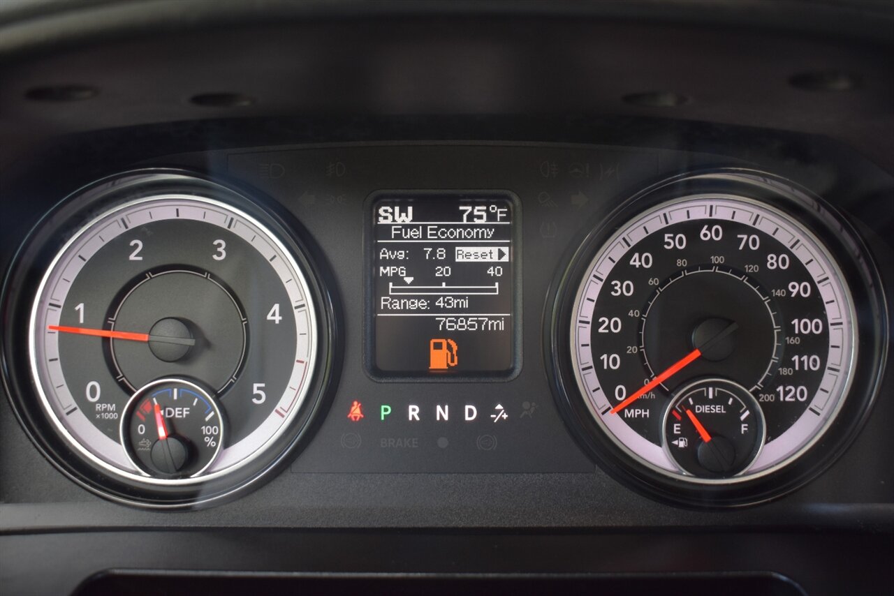 2019 RAM 1500 Classic Tradesman 4X4 4dr Crew Cab 5.5 ft. SB Pickup! Back Up Cam! 2WD/4WD Lock/4WD Low Modes! Tow Pkg! Custom GNG Heavy-Duty Steel Bumpers w/Integrated LED Light Bar & Aux LED Lighting! Recovery Shackles! - Photo 19 - Portland, OR 97266