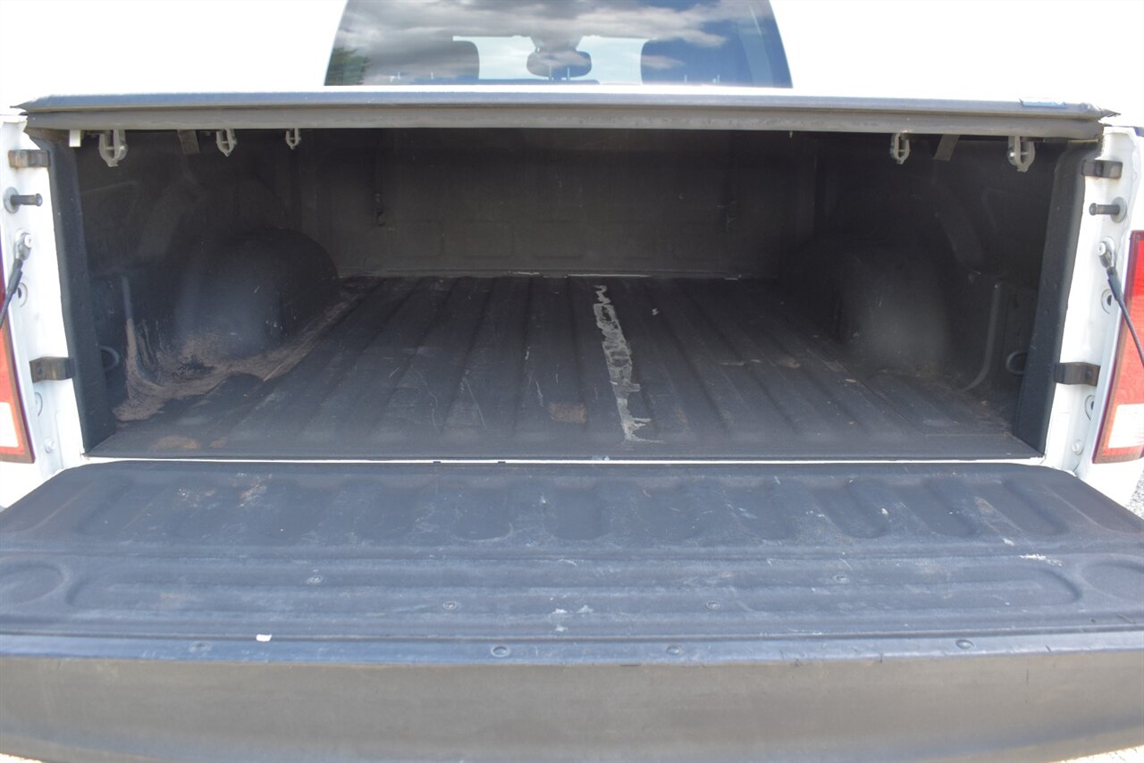 2019 RAM 1500 Classic Tradesman 4X4 4dr Crew Cab 5.5 ft. SB Pickup! Back Up Cam! 2WD/4WD Lock/4WD Low Modes! Tow Pkg! Custom GNG Heavy-Duty Steel Bumpers w/Integrated LED Light Bar & Aux LED Lighting! Recovery Shackles! - Photo 33 - Portland, OR 97266