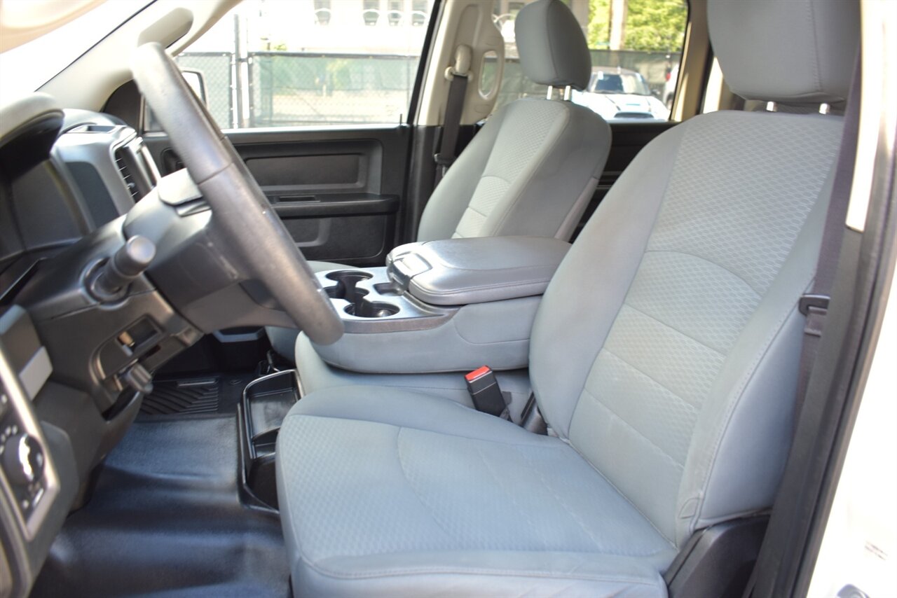 2019 RAM 1500 Classic Tradesman 4X4 4dr Crew Cab 5.5 ft. SB Pickup! Back Up Cam! 2WD/4WD Lock/4WD Low Modes! Tow Pkg! Custom GNG Heavy-Duty Steel Bumpers w/Integrated LED Light Bar & Aux LED Lighting! Recovery Shackles! - Photo 11 - Portland, OR 97266