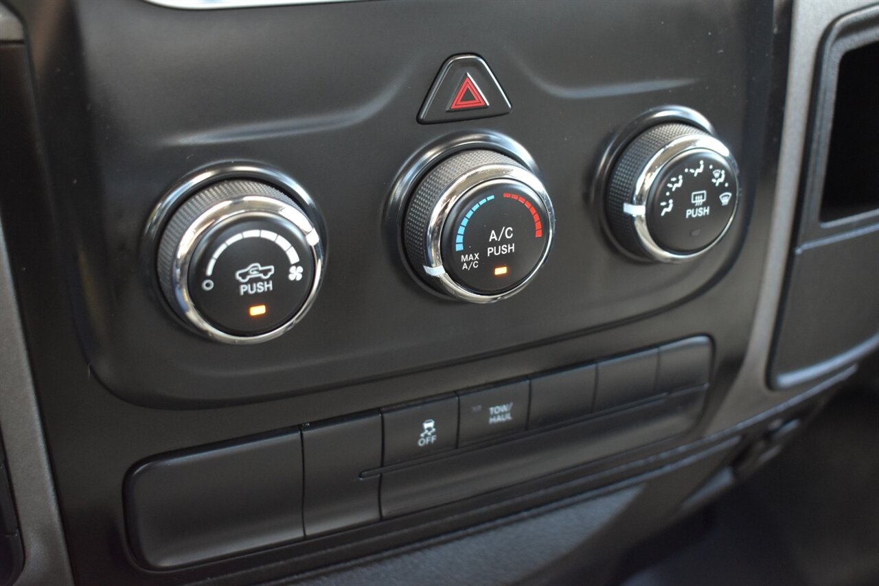 2019 RAM 1500 Classic Tradesman 4X4 4dr Crew Cab 5.5 ft. SB Pickup! Back Up Cam! 2WD/4WD Lock/4WD Low Modes! Tow Pkg! Custom GNG Heavy-Duty Steel Bumpers w/Integrated LED Light Bar & Aux LED Lighting! Recovery Shackles! - Photo 27 - Portland, OR 97266