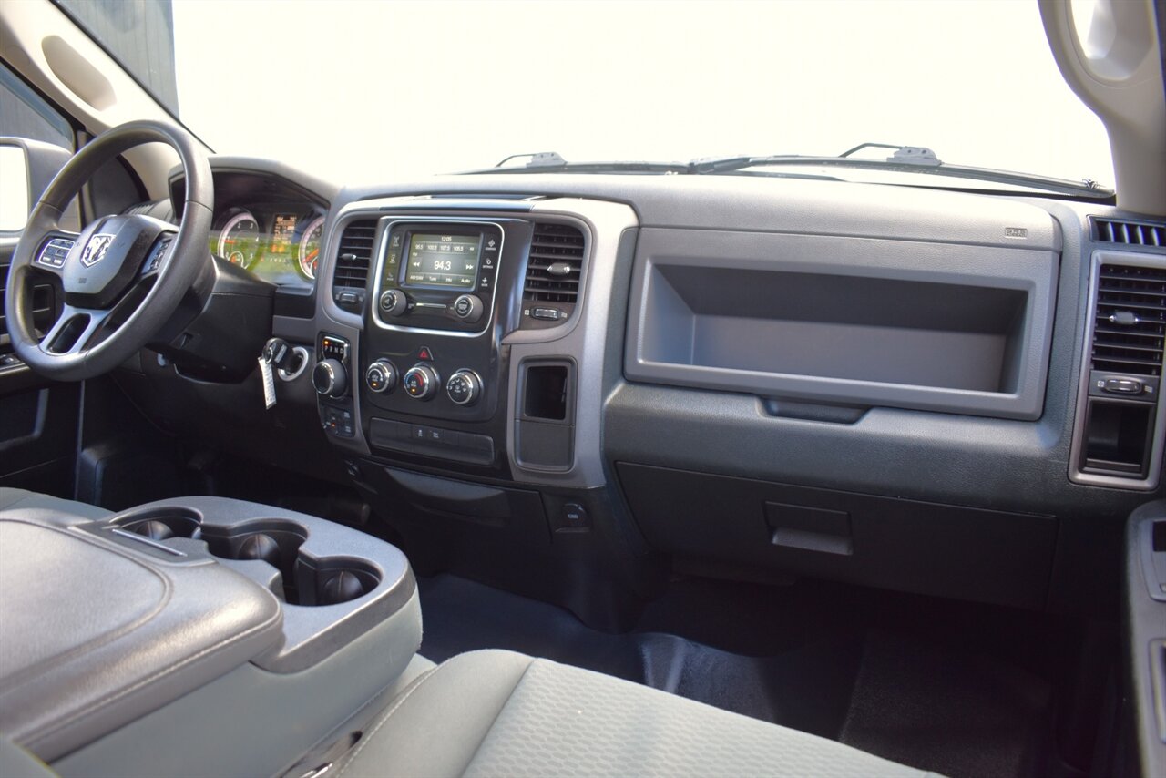 2019 RAM 1500 Classic Tradesman 4X4 4dr Crew Cab 5.5 ft. SB Pickup! Back Up Cam! 2WD/4WD Lock/4WD Low Modes! Tow Pkg! Custom GNG Heavy-Duty Steel Bumpers w/Integrated LED Light Bar & Aux LED Lighting! Recovery Shackles! - Photo 12 - Portland, OR 97266