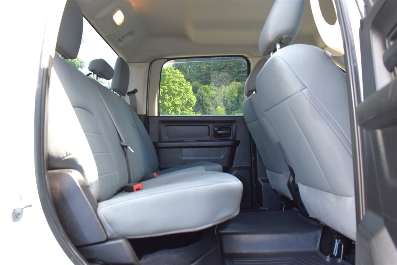 2019 RAM 1500 Classic Tradesman 4X4 4dr Crew Cab 5.5 ft. SB Pickup! Back Up Cam! 2WD/4WD Lock/4WD Low Modes! Tow Pkg! Custom GNG Heavy-Duty Steel Bumpers w/Integrated LED Light Bar & Aux LED Lighting! Recovery Shackles! - Photo 30 - Portland, OR 97266