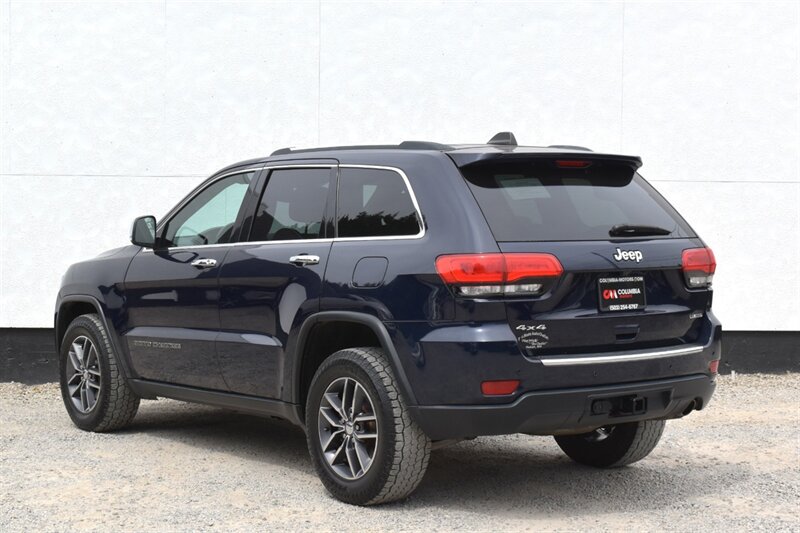 2017 Jeep Grand Cherokee Limited  4x4 4dr SUV! Back UP Camera! Cruise Control! Navigation! Heated & Ventilated Seats! Heated Steering Wheel! Sunroof! Bluetooth Connectivity!