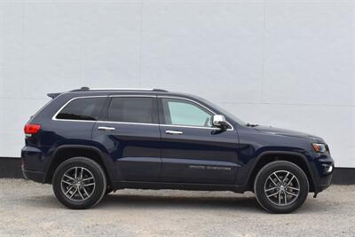 2017 Jeep Grand Cherokee Limited  4x4 4dr SUV! Back UP Camera! Cruise Control! Navigation! Heated & Ventilated Seats! Heated Steering Wheel! Sunroof! Bluetooth Connectivity! - Photo 6 - Portland, OR 97266