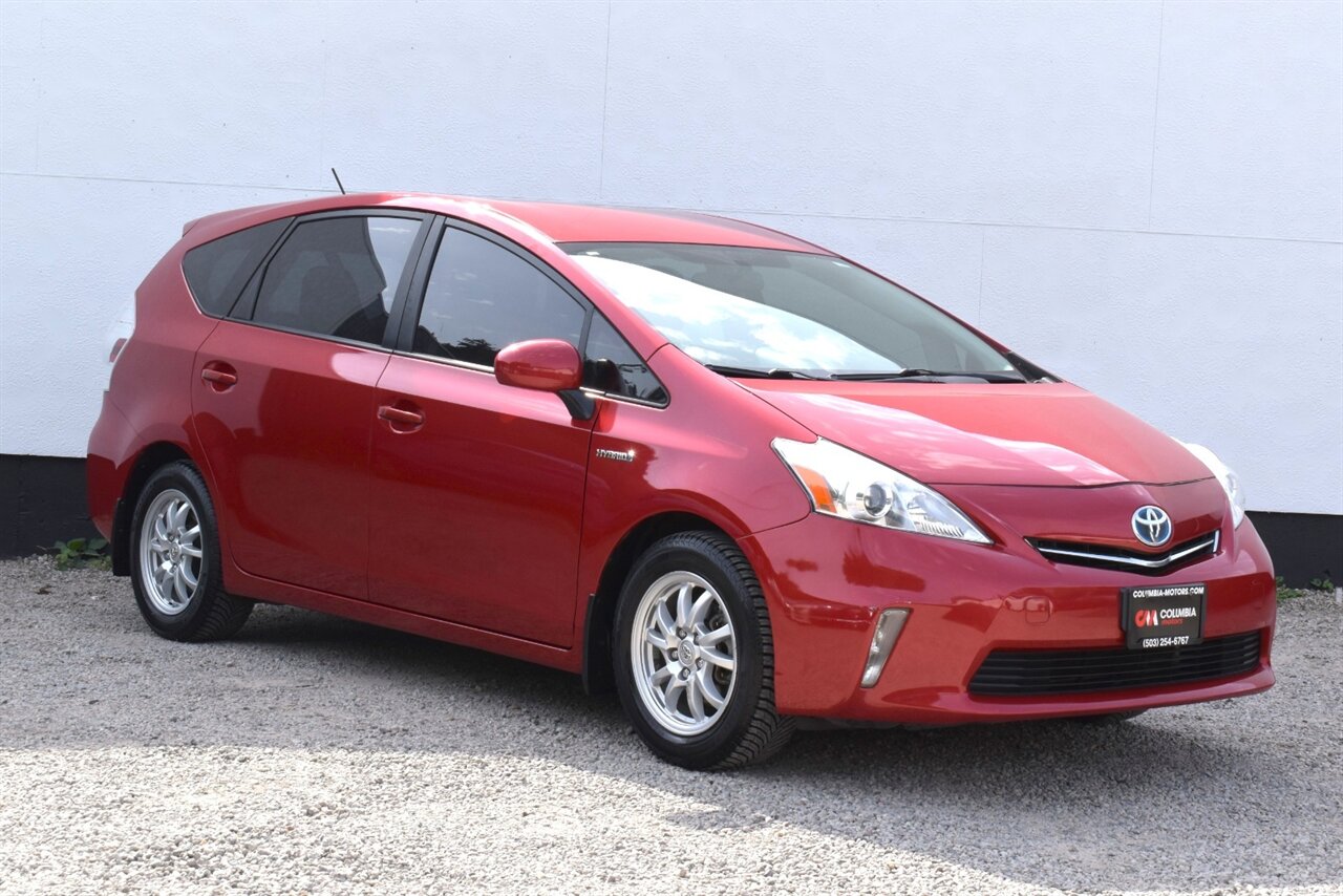2012 Toyota Prius v Five's photo