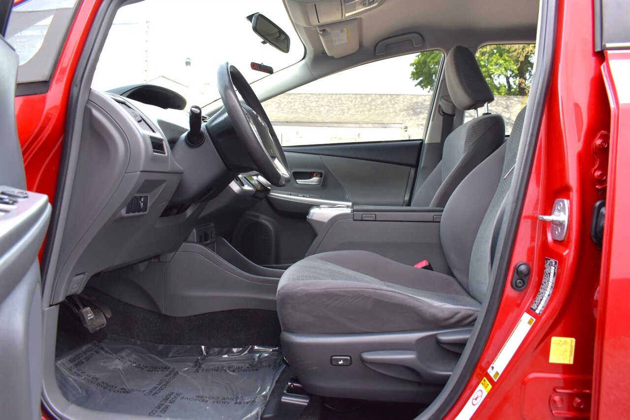 2012 Toyota Prius v Two 4dr Wagon! 44 City MPG! 40 Hwy MPG! EV/ECO/PWR Modes! Back Up Camera! Bluetooth Connectivity! - Photo 10 - Portland, OR 97266