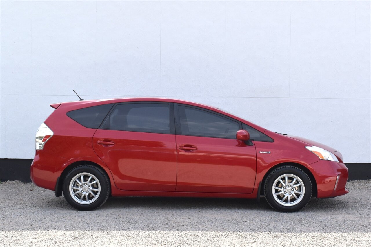 2012 Toyota Prius v Two 4dr Wagon! 44 City MPG! 40 Hwy MPG! EV/ECO/PWR Modes! Back Up Camera! Bluetooth Connectivity! - Photo 6 - Portland, OR 97266