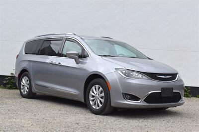 2018 Chrysler Pacifica Touring L  4dr Mini-Van**BY APPOINTMENT ONLY**Back Up Camera! Park Assist! Stow ‘n Go Seating! Heated Leather Seats! Bluetooth Connectivity! Powered Sliding Doors & Liftgate! Van
