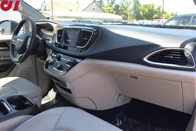 2021 Chrysler Voyager LXi  4dr Mini-Van! ParkView Back-Up Camera! Bluetooth & USB/AUX! Powered Sliding Doors! Leather Seats! Roof-Rack! - Photo 13 - Portland, OR 97266