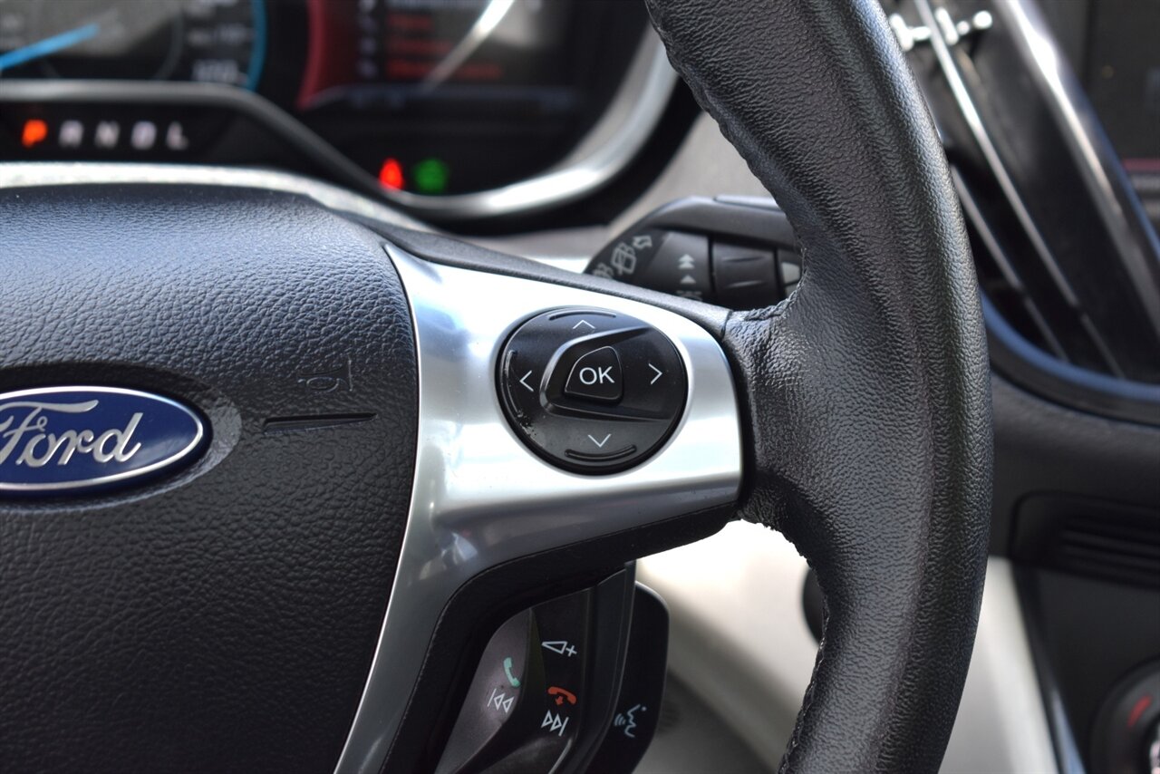2013 Ford C-MAX Hybrid SEL 4dr Wagon! Hybrid! Up to 40+ MPG! Heated Leather Seats! Bluetooth! SYNC Voice Controls! Push-Button Start! Dual-Zone Climate Control! Power Driver Seat! Sunroof! - Photo 16 - Portland, OR 97266