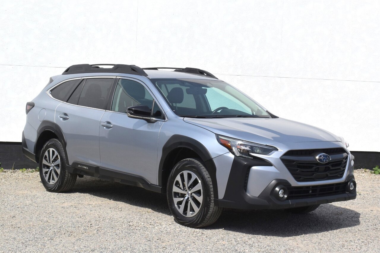 2024 Subaru Outback Premium's photo