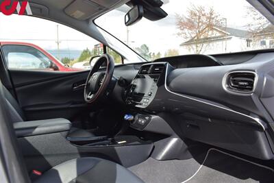 2022 Toyota Prius XLE 4dr Hatchback 51 City MPG! 47 Hwy MPG! Heated Leather Seats! Qi (wireless phone) Charging Station! EV, ECO, & POWER Modes! Back Up Camera! Bluetooth w/Voice Activation - Photo 11 - Portland, OR 97266
