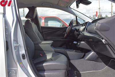 2022 Toyota Prius XLE 4dr Hatchback 51 City MPG! 47 Hwy MPG! Heated Leather Seats! Qi (wireless phone) Charging Station! EV, ECO, & POWER Modes! Back Up Camera! Bluetooth w/Voice Activation - Photo 33 - Portland, OR 97266