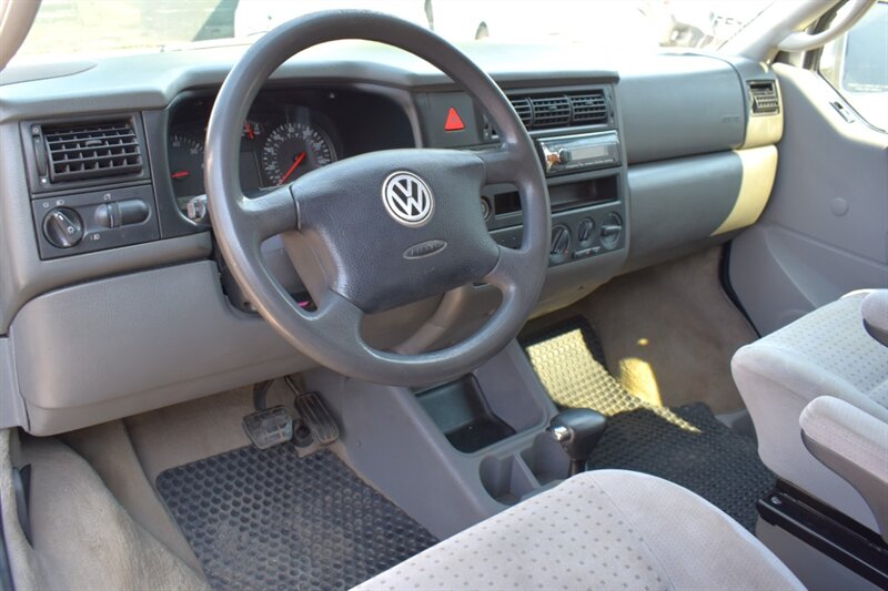 2002 Volkswagen EuroVan MV 3dr Mini-Van**BY APPOINTMENT ONLY**Tow-Hitch! Heated Seats! Roof-Rack! Top Roof Camper! Dinette Layout! Fold out Table! Folding Bench Bed! - Photo 3 - Portland, OR 97266