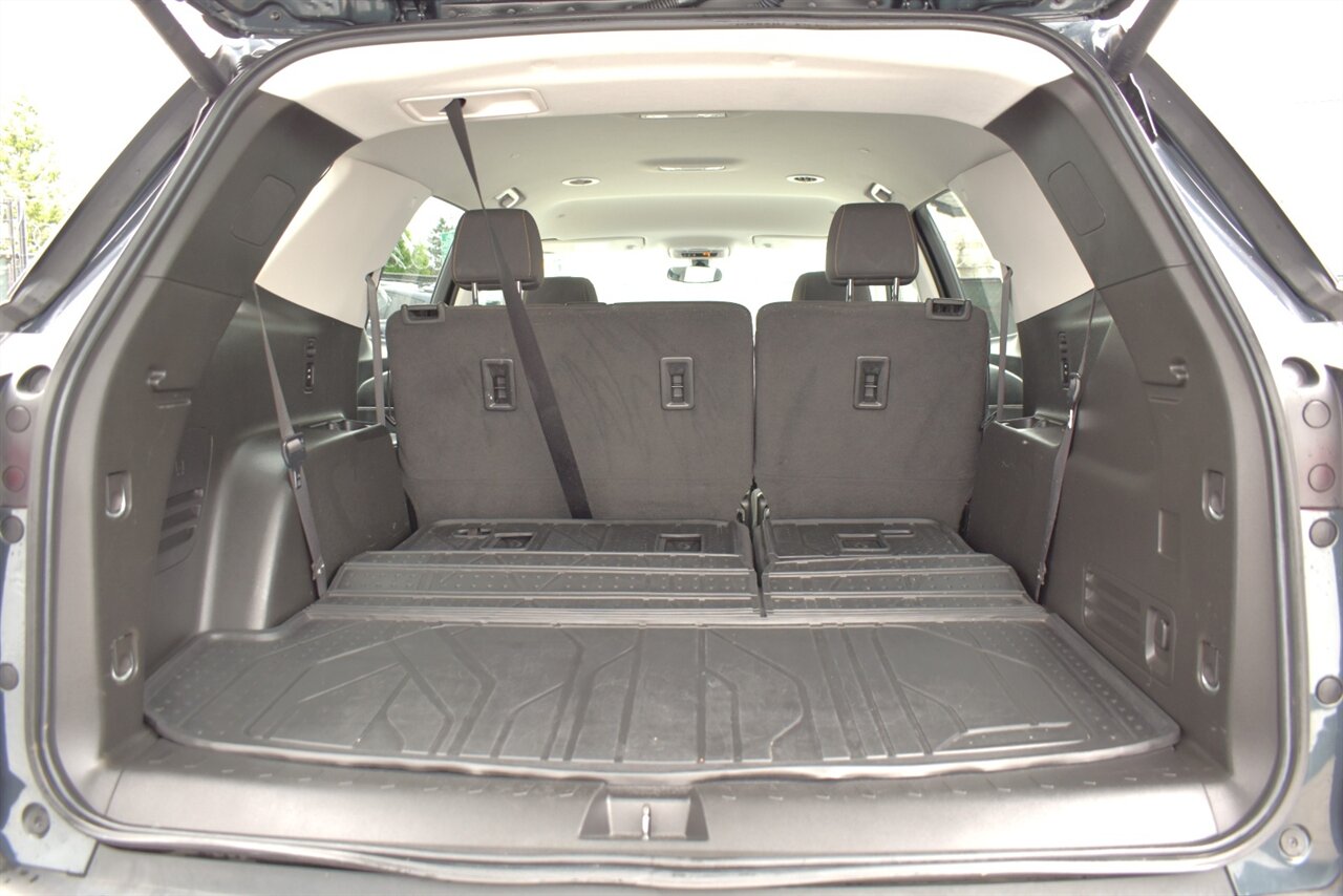 2019 Chevrolet Traverse LT Cloth 4x4 4dr SUV! 3rd Row Seating! Lane Assist! Park Assist! Back Up Camera! Selectable AWD Drive Modes! Heated Seats! Apple CarPlay & Android Auto! Touchscreen Infotainment! Bluetooth! - Photo 35 - Portland, OR 97266