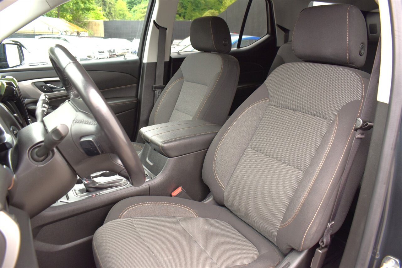 2019 Chevrolet Traverse LT Cloth 4x4 4dr SUV! 3rd Row Seating! Lane Assist! Park Assist! Back Up Camera! Selectable AWD Drive Modes! Heated Seats! Apple CarPlay & Android Auto! Touchscreen Infotainment! Bluetooth! - Photo 11 - Portland, OR 97266
