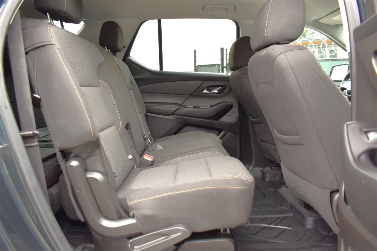 2019 Chevrolet Traverse LT Cloth 4x4 4dr SUV! 3rd Row Seating! Lane Assist! Park Assist! Back Up Camera! Selectable AWD Drive Modes! Heated Seats! Apple CarPlay & Android Auto! Touchscreen Infotainment! Bluetooth! - Photo 32 - Portland, OR 97266