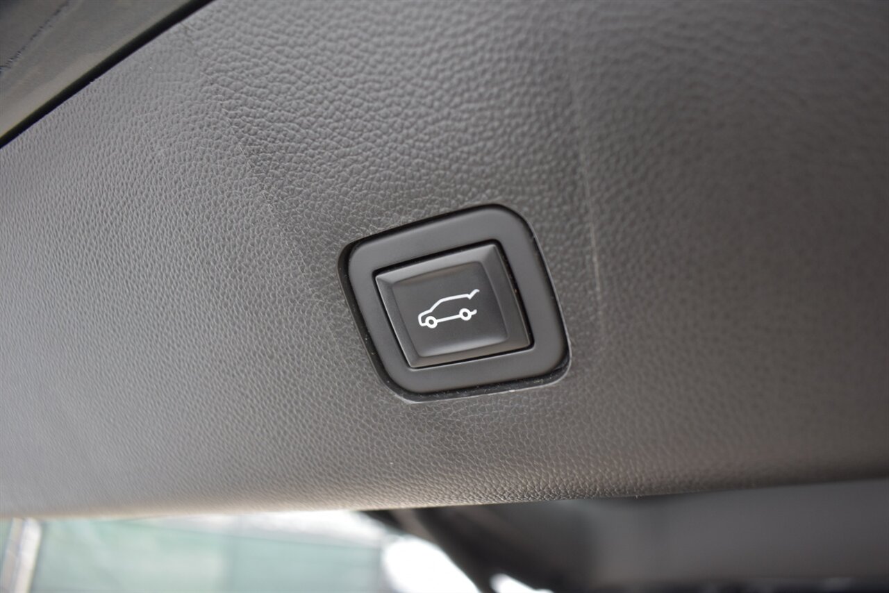 2019 Chevrolet Traverse LT Cloth 4x4 4dr SUV! 3rd Row Seating! Lane Assist! Park Assist! Back Up Camera! Selectable AWD Drive Modes! Heated Seats! Apple CarPlay & Android Auto! Touchscreen Infotainment! Bluetooth! - Photo 36 - Portland, OR 97266