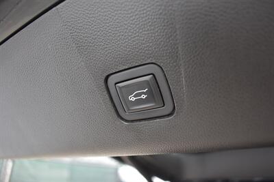 2019 Chevrolet Traverse LT Cloth 4x4 4dr SUV! 3rd Row Seating! Lane Assist! Park Assist! Back Up Camera! Selectable AWD Drive Modes! Heated Seats! Apple CarPlay & Android Auto! Touchscreen Infotainment! Bluetooth! - Photo 36 - Portland, OR 97266