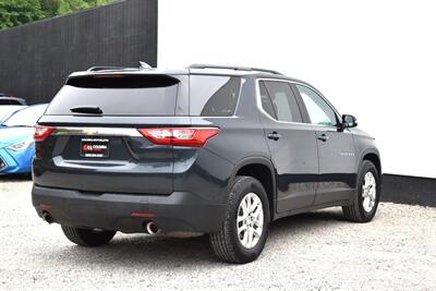 2019 Chevrolet Traverse LT Cloth 4x4 4dr SUV! 3rd Row Seating! Lane Assist! Park Assist! Back Up Camera! Selectable AWD Drive Modes! Heated Seats! Apple CarPlay & Android Auto! Touchscreen Infotainment! Bluetooth! - Photo 5 - Portland, OR 97266