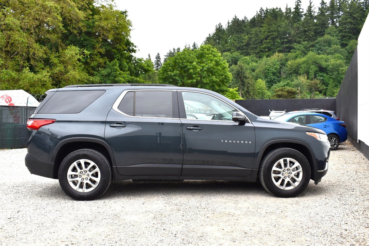 2019 Chevrolet Traverse LT Cloth 4x4 4dr SUV! 3rd Row Seating! Lane Assist! Park Assist! Back Up Camera! Selectable AWD Drive Modes! Heated Seats! Apple CarPlay & Android Auto! Touchscreen Infotainment! Bluetooth! - Photo 6 - Portland, OR 97266