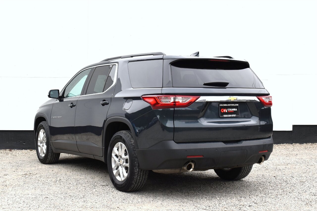 2019 Chevrolet Traverse LT Cloth 4x4 4dr SUV! 3rd Row Seating! Lane Assist! Park Assist! Back Up Camera! Selectable AWD Drive Modes! Heated Seats! Apple CarPlay & Android Auto! Touchscreen Infotainment! Bluetooth! - Photo 2 - Portland, OR 97266