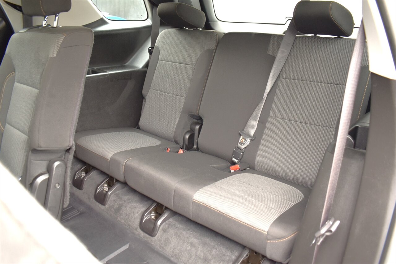 2019 Chevrolet Traverse LT Cloth 4x4 4dr SUV! 3rd Row Seating! Lane Assist! Park Assist! Back Up Camera! Selectable AWD Drive Modes! Heated Seats! Apple CarPlay & Android Auto! Touchscreen Infotainment! Bluetooth! - Photo 30 - Portland, OR 97266
