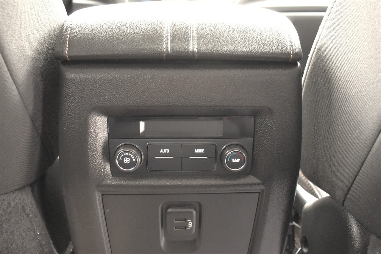 2019 Chevrolet Traverse LT Cloth 4x4 4dr SUV! 3rd Row Seating! Lane Assist! Park Assist! Back Up Camera! Selectable AWD Drive Modes! Heated Seats! Apple CarPlay & Android Auto! Touchscreen Infotainment! Bluetooth! - Photo 31 - Portland, OR 97266