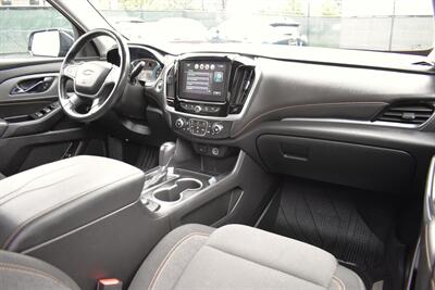 2019 Chevrolet Traverse LT Cloth 4x4 4dr SUV! 3rd Row Seating! Lane Assist! Park Assist! Back Up Camera! Selectable AWD Drive Modes! Heated Seats! Apple CarPlay & Android Auto! Touchscreen Infotainment! Bluetooth! - Photo 12 - Portland, OR 97266