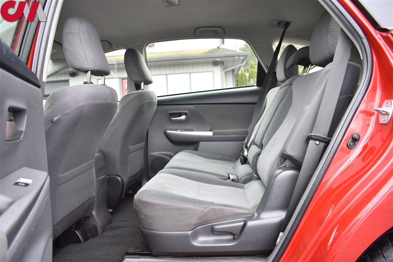 2013 Toyota Prius v Five photo 22