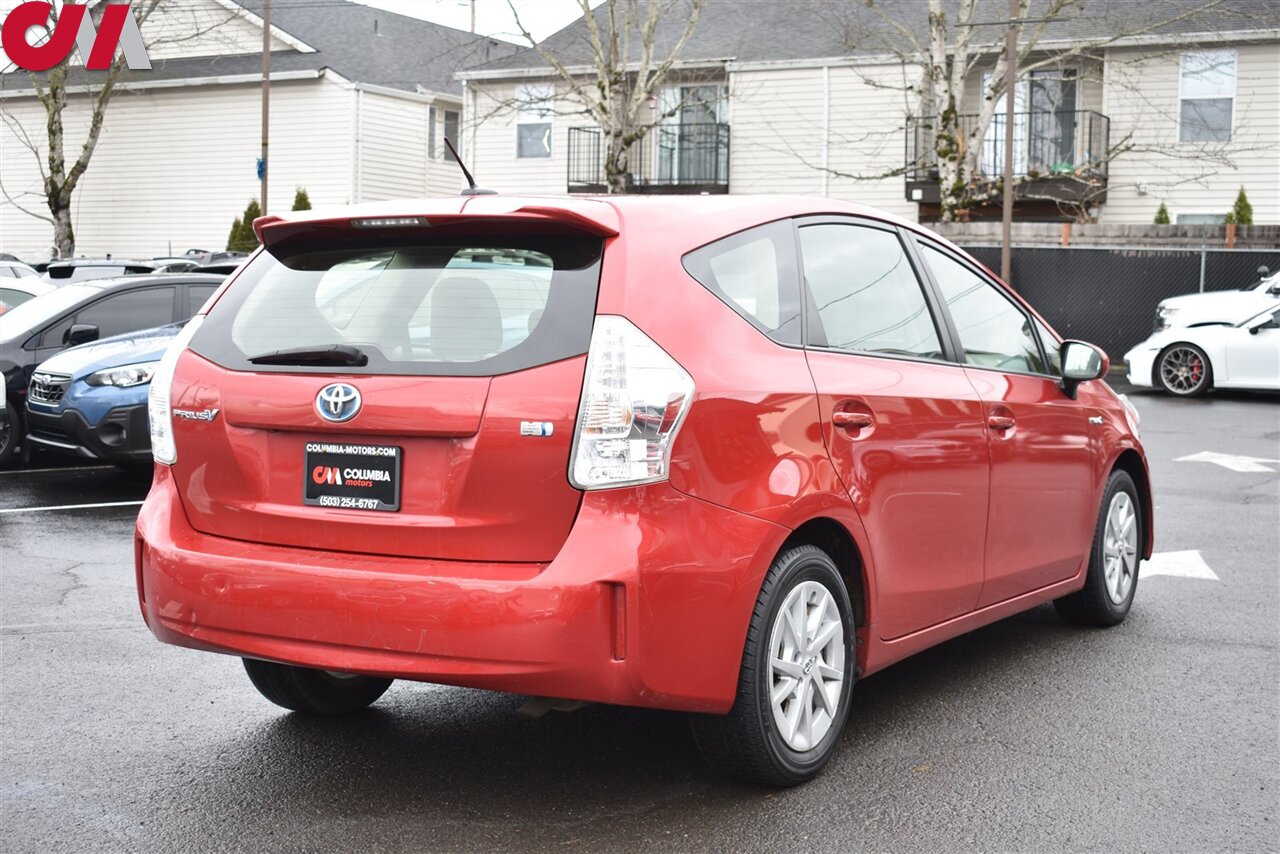 2013 Toyota Prius v Five photo 5