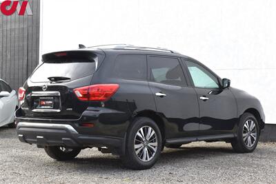 2019 Nissan Pathfinder S  4x4 4dr SUV! Back-Up Cam! Park Assist! Bluetooth w/ Steering Wheel Controls! Tow Mode! Roof Rack! - Photo 5 - Portland, OR 97266