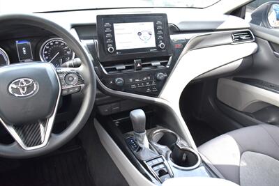 2021 Toyota Camry Hybrid LE Sedan  4dr! Excellent MPG! Adaptive Cruise Control! Lane Keep Assist! Apple CarPlay & Android Auto! Backup Camera! - Photo 20 - Portland, OR 97266