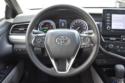 2021 Toyota Camry Hybrid LE Sedan  4dr! Excellent MPG! Adaptive Cruise Control! Lane Keep Assist! Apple CarPlay & Android Auto! Backup Camera! - Photo 13 - Portland, OR 97266