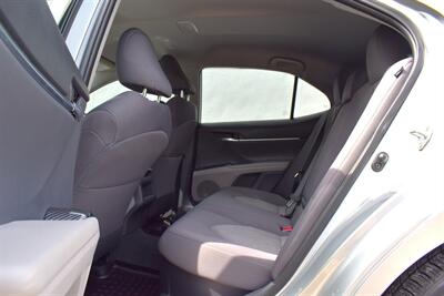 2021 Toyota Camry Hybrid LE Sedan  4dr! 51 City MPG! 53 Hwy MPG! Back Up Camera! Adaptive Cruise Control! Lane Keep Assist! Apple CarPlay & Android Auto! Backup Camera! Eco & Sport Mode! - Photo 25 - Portland, OR 97266