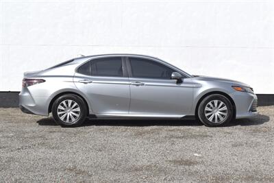 2021 Toyota Camry Hybrid LE Sedan  4dr! Excellent MPG! Adaptive Cruise Control! Lane Keep Assist! Apple CarPlay & Android Auto! Backup Camera! - Photo 6 - Portland, OR 97266