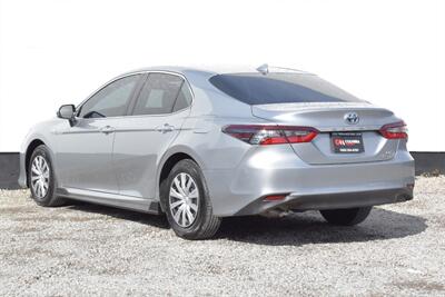 2021 Toyota Camry Hybrid LE Sedan  4dr! Excellent MPG! Adaptive Cruise Control! Lane Keep Assist! Apple CarPlay & Android Auto! Backup Camera! - Photo 2 - Portland, OR 97266