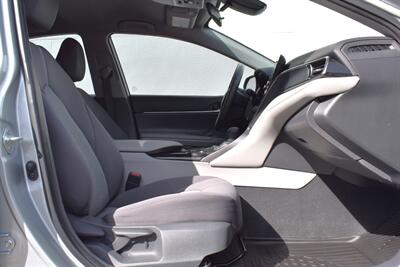 2021 Toyota Camry Hybrid LE Sedan  4dr! Excellent MPG! Adaptive Cruise Control! Lane Keep Assist! Apple CarPlay & Android Auto! Backup Camera! - Photo 29 - Portland, OR 97266