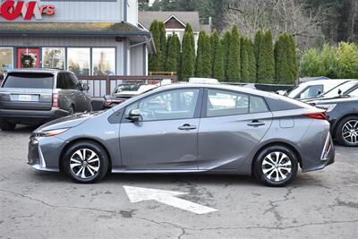 2018 Toyota Prius Prime Premium  4dr Hatchback Hatchback 51 City MPG! 47 Hwy MPG! Heated Leather Seats! Qi wireless Charging Station! EV, ECO, & POWER Modes! Back Up Camera! Bluetooth! - Photo 9 - Portland, OR 97266