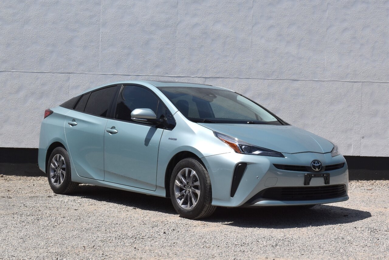 2019 Toyota Prius XLE FWD's photo