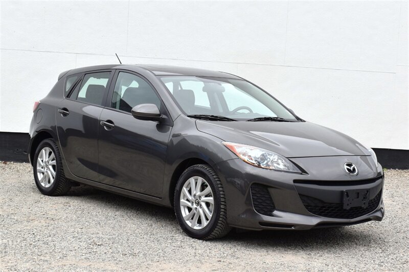 2013 Mazda Mazda3 i Touring  4dr Hatchback! 28 City MPG! 39 Hwy MPG! Blind Spot Monitor! Traction Control! Cruise Control! Trunk Cargo Cover!