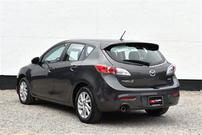 2013 Mazda Mazda3 i Touring 4dr Hatchback! 28 City MPG! 39 Hwy MPG! Blind Spot Monitor! Traction Control! Cruise Control! Trunk Cargo Cover! - Photo 2 - Portland, OR 97266