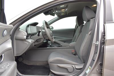 2023 Hyundai ELANTRA SEL  4dr Sedan! 30 City MPG! 40 Hwy MPG! Backup Camera! Lane Keep Assist! Forward Collision Assist! Apple CarPlay! Android Auto! Heated Seats! - Photo 10 - Portland, OR 97266