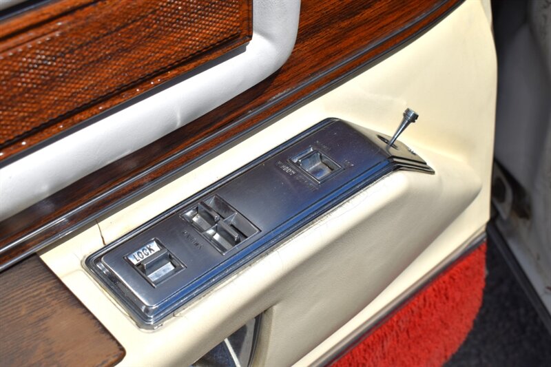 1978 Cadillac Eldorado Touring Biarritz coupe Cadillac Classic! Touring Biarritz! 7.0L V8! Powered Sunroof! Leather Seats! Power Seats! Power Windows! Cold A/C! Cruise Control! Factory AM/FM Stereo with 8-Track Tape Player! - Photo 17 - Portland, OR 97266