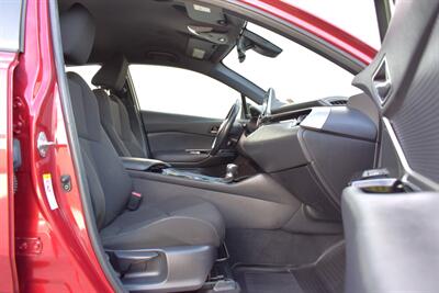 2019 Toyota C-HR XLE  4dr Crossover! Back Up Camera! Blind Spot Monitor! Lane Assist! Bluetooth Connectivity! Apple CarPlay! Dynamic Radar Cruise Control! Trunk Cargo Cover! All Weather Mats! - Photo 28 - Portland, OR 97266