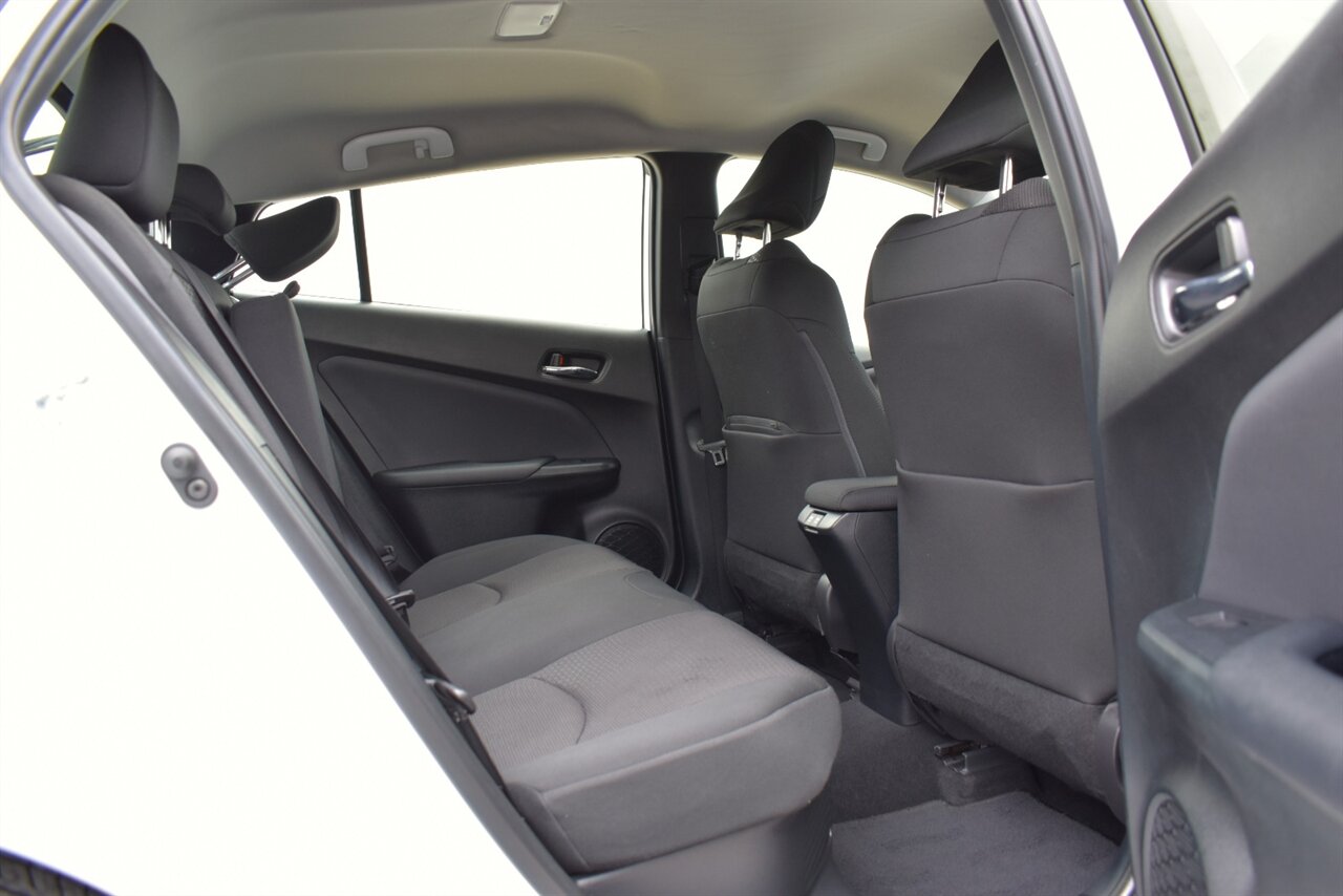 2022 Toyota Prius LE 4dr Hatchback! 54 City MPG! 50 Hwy MPG! Back Up Camera! Lane Assist! Blind Spot Monitor! Dynamic Radar Cruise Control! EV/ECO/PWR Modes! Apple CarPlay! Android Auto! - Photo 26 - Portland, OR 97266