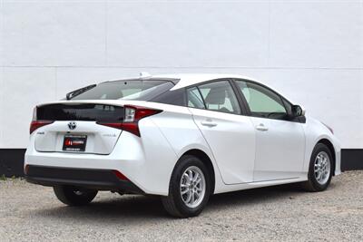 2022 Toyota Prius LE 4dr Hatchback! 54 City MPG! 50 Hwy MPG! Back Up Camera! Lane Assist! Blind Spot Monitor! Dynamic Radar Cruise Control! EV/ECO/PWR Modes! Apple CarPlay! Android Auto! - Photo 5 - Portland, OR 97266