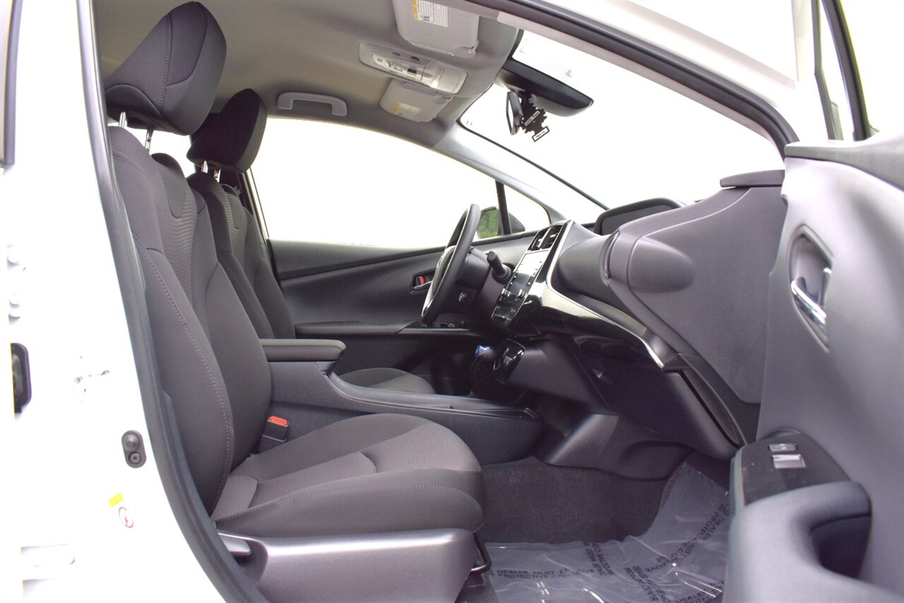2022 Toyota Prius LE 4dr Hatchback! 54 City MPG! 50 Hwy MPG! Back Up Camera! Lane Assist! Blind Spot Monitor! Dynamic Radar Cruise Control! EV/ECO/PWR Modes! Apple CarPlay! Android Auto! - Photo 27 - Portland, OR 97266