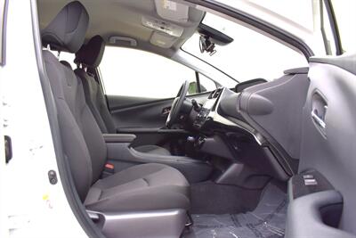 2022 Toyota Prius LE 4dr Hatchback! 54 City MPG! 50 Hwy MPG! Back Up Camera! Lane Assist! Blind Spot Monitor! Dynamic Radar Cruise Control! EV/ECO/PWR Modes! Apple CarPlay! Android Auto! - Photo 27 - Portland, OR 97266