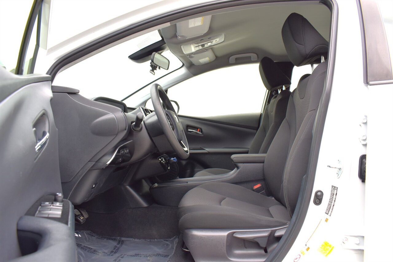 2022 Toyota Prius LE 4dr Hatchback! 54 City MPG! 50 Hwy MPG! Back Up Camera! Lane Assist! Blind Spot Monitor! Dynamic Radar Cruise Control! EV/ECO/PWR Modes! Apple CarPlay! Android Auto! - Photo 10 - Portland, OR 97266